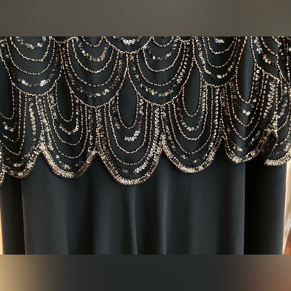 J Kara 3/4 Sleeve Scallop Beaded Pop Over Gown Navy Blue Size 20W - Picture 4 of 15